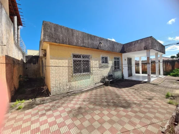 Imagem Excelente casa de esquina, bem ventilada, em ótima localização no Rodolfo Teófilo próximo ao Co...