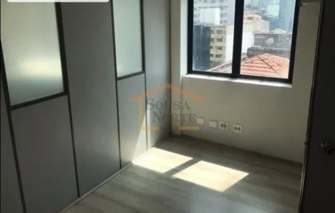 Imagem Sala Comercial, 33m² de área útil, equipada com móveis, ar condicionado, copa, pintura nova, pis...