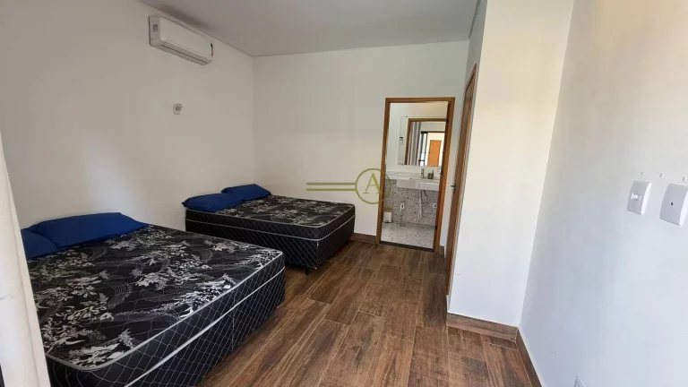 Imagem Linda casa térrea a venda 100m da praia e porteira fechada em Peruíbe