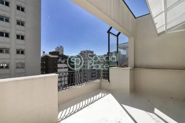 Imagem Cobertura duplex com 192m² localizada em uma rua pequena e tranquila, próxima do Shopping Iguatemi...