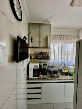 Imagem Apartamento 2 dormitórios, sala, cozinha com armários, área de serviço,1 vaga de garagem. 50m²....