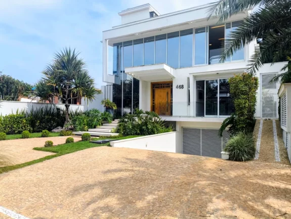 Imagem Imperdível! Casa de luxo à venda em Riviera de São Lourenço Módulo 19. 6 quartos, 6 suítes, 3 salas, 6 vagas, 476m². Venha conferir!
