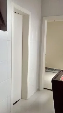 Imagem Área útil de 320 m². Triplex com 3 vagas de garagem, lavabo, ampla sala para 3 ambientes com saca...