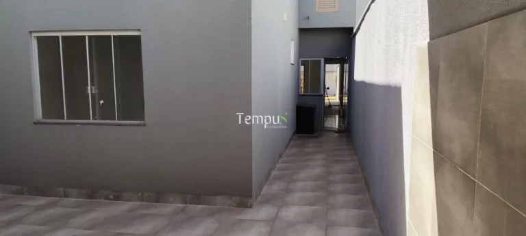 Imagem Casa Nova, com 3 Suítes, área gourmet com Churrasqueira, em Jardim Atlântico, Goiânia/GO