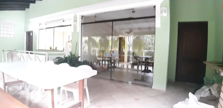 Imagem Vende Casa de 270m² com 4 dormitórios no Parque Assunção
