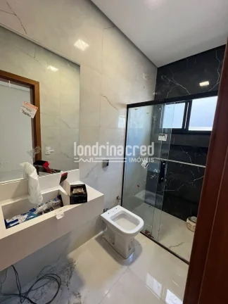 Imagem Casa Térrea à Venda no Condomínio Araçari com 3 Suítes, 144m² de Construção em Terreno de 256m²
