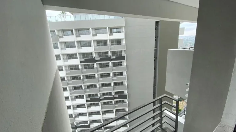 Imagem Apartamento 31 M², 1Q, 1 banheiro, 1 lavabo, ampla varanda, 1 vaga, rooftop com vista para Jockey, academia, piscina, salão de festas, lounge.