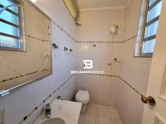 Imagem PITANGUEIRAS- UMA QUADRA DA PRAIA , TOTALMENTE REFORMADO, GARAGEM DEMARCADA NO PRÉDIO.