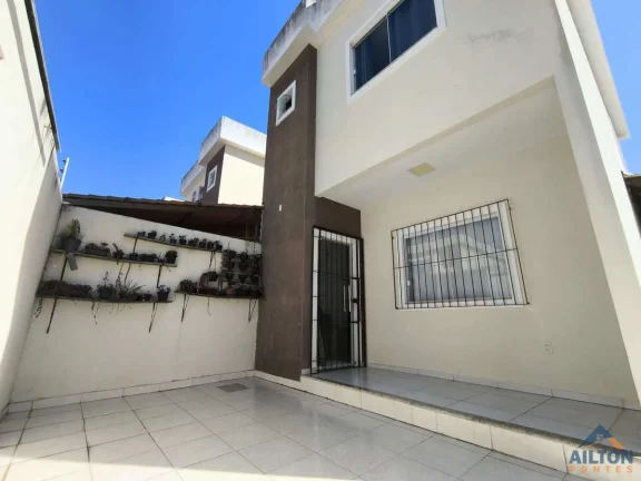 Imagem Casa Duplex com 2 Suítes à Venda em Praia de Santa Mônica - Guarapari/ES