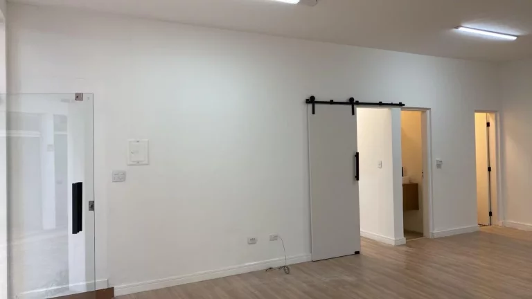 Imagem Sala Comercial para Locação em Barueri / SP no bairro Condomínio Centro Comercial Alphaville