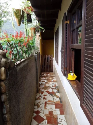 Imagem Vendo esta linda casa no centro de Lumiar - Nova Friburgo.