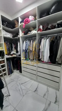 Imagem Casa de Alto Padrão em Condomínio no Bairro Engordadouro