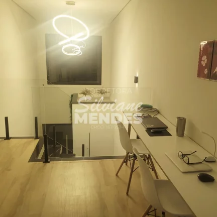 Imagem Lindo sobrado com 3 dorms (1 suíte) e piscina no condomínio Villágio Wanel