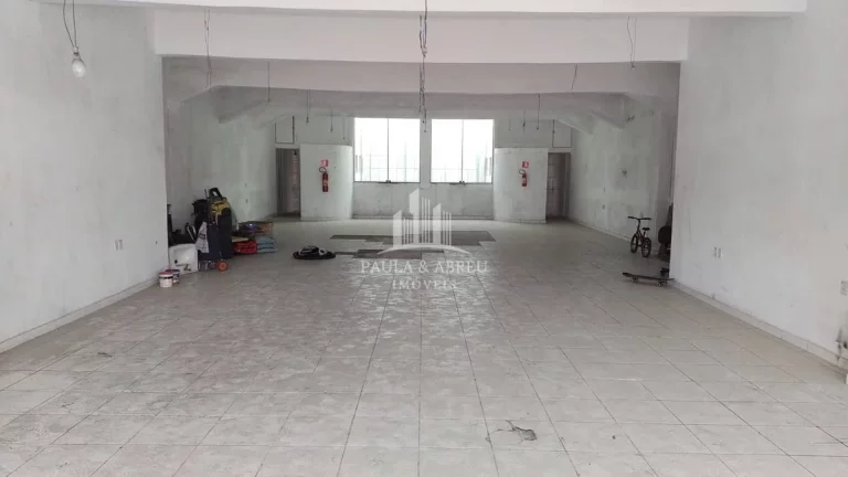 Imagem Salão Piso Superior com 280m², Vão Livre, Energia Trifásico, 4 Banheiros, sem elevador, Habite-se, na Principal Avenida do Jardim Zaíra, Mauá