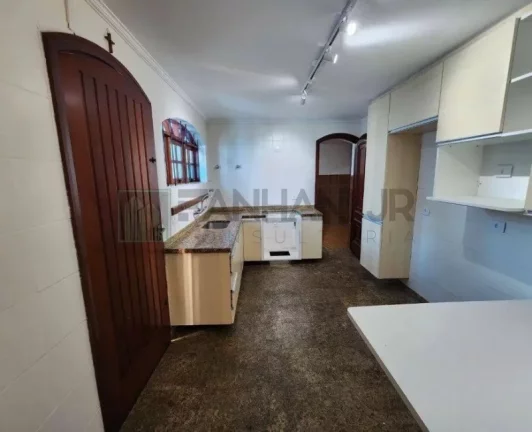 Imagem Casa de Luxo à Venda ou Locação em Jardim Paulista, São Paulo-SP: 3 quartos, 3 suítes, 3 salas, 5 banheiros, 4 vagas, 240 m².