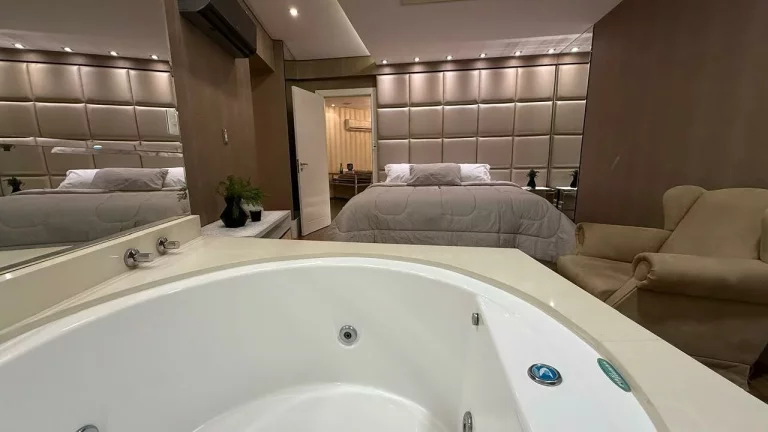 Imagem Cobertura com 4 dormitórios à venda sendo 4 suítes, 300 m² por - R$ 9.500.000,00 - Barra Sul - Bal. Camboriú/SC