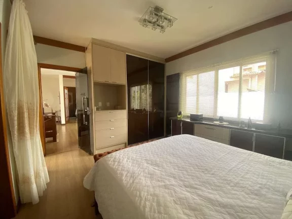 Imagem Venda, 176m2, Casa Principal Com 2 Suítes, Espaço Gourmet e Piscina, Sistema de Energia Solar, Trindade - Florianópolis/SC