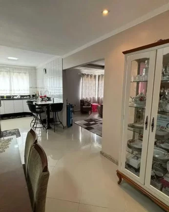 Imagem Casa com 3 dormitórios sendo 1 suíte com hidro e 2 vagas - Glória | Joinville/SC