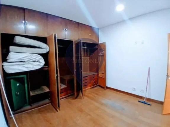 Imagem Venda de Casa Espaçosa na Vila Congonhas - São Paulo-SP: 4 Quartos, 2 Suítes, 2 Salas, 4 Banheiros, 6 Vagas de Garagem!