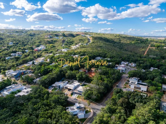 Imagem Terreno de esquina, plano com 1.180 m² no Condomínio Santa Monica