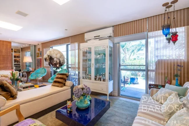 Imagem Vila Suzana Venda - 3 Dormitórios (2 Suítes) - 4 Vagas - 250m²