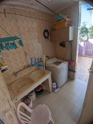 Imagem Casa Ampla com 4 Dormitórios, Suíte e Garagem para Até 7 Carros