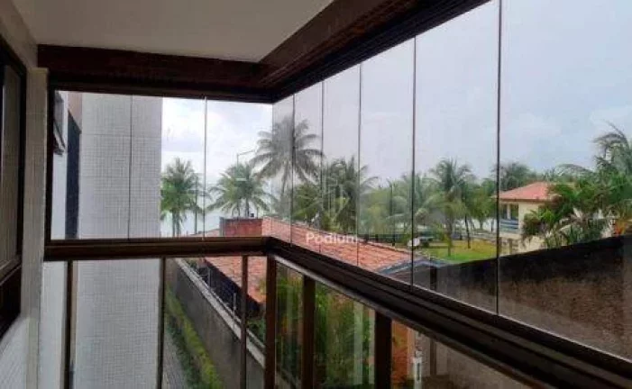 Imagem Apartamento semimobiliado com varanda/sacada a beira mar da Praia de Areia Dourada. -AP1580