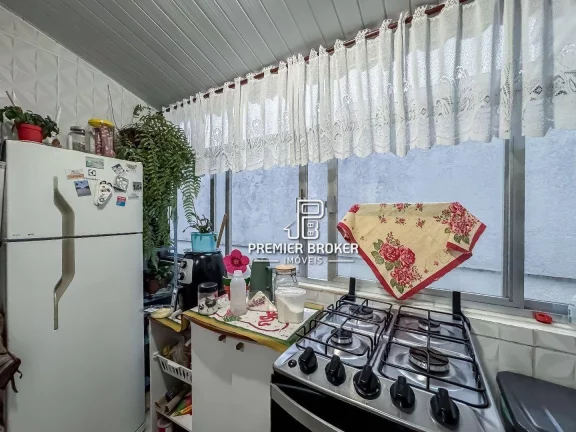 Imagem Kitnet à venda, 29 m² por R$ 185.000,00 - Várzea - Teresópolis/RJ