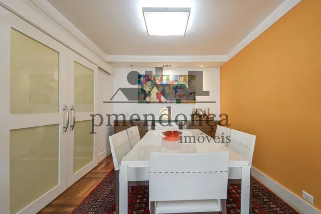 Imagem Apartamento no Itaim Bibi com 3 quartos (1 suíte) e 2 vagas, reformado.