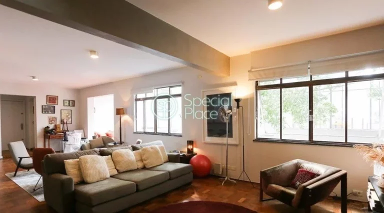 Imagem Apartamento com 162m², duas suítes, sendo uma máster com closet, hall, lavabo, sala de televisão...