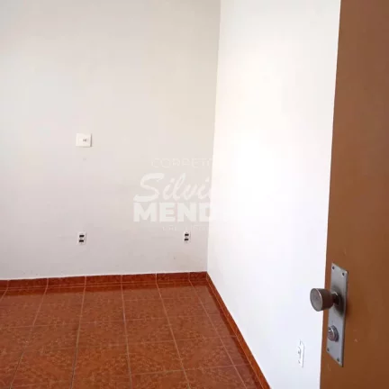 Imagem Excelente ponto comercial com loja, casa 2 dorms, quintal e edícula