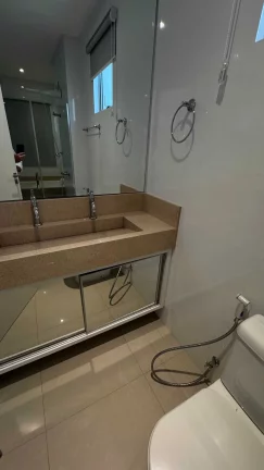 Imagem Apartamento frente mar com 3 suítes e 3 vagas de garagem em Meia Praia - Itapema/SC