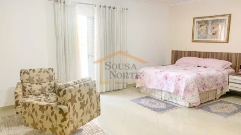 Imagem Sobrado reformado com 313 m² de área útil, possui 5 dormitórios, sendo 3 suítes, 6 banheiros, 4...