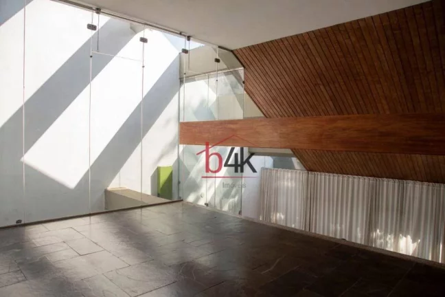 Imagem Casa para locação e/ou venda em Moema. 200m², 4 quartos, 4 banheiros e 3 pavimentos. na rua Maturi, 55.