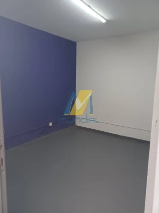 Imagem Imóvel amplo, versátil e pronto para uso, ideal para diversos tipos de com.