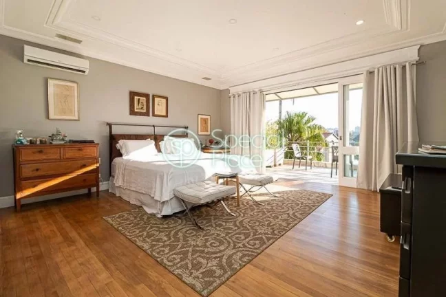 Imagem Casa em excelente localização no Jardim Guedala, direcionada para um lindo jardim com piscina em d...