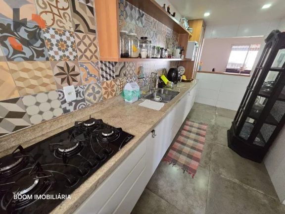 Imagem Casa com 3 dormitórios à venda, 215 m² por R$ 650.000,00 - Caonze - Nova Iguaçu/RJ