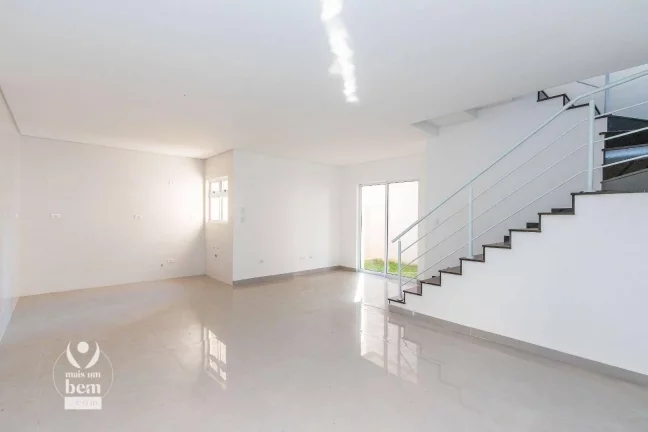 Imagem Sobrado em Condomínio Fechado à venda no Xaxim, com 3 quartos, suíte, terraço com churrasqueira e 1 vaga