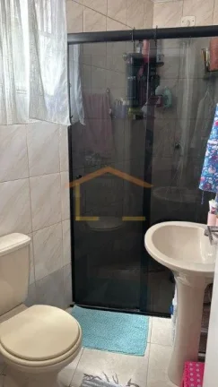 Imagem Apartamento 1 dormitório, sala 2 ambientes, pisos em madeira, cozinha com armários, área de servi...