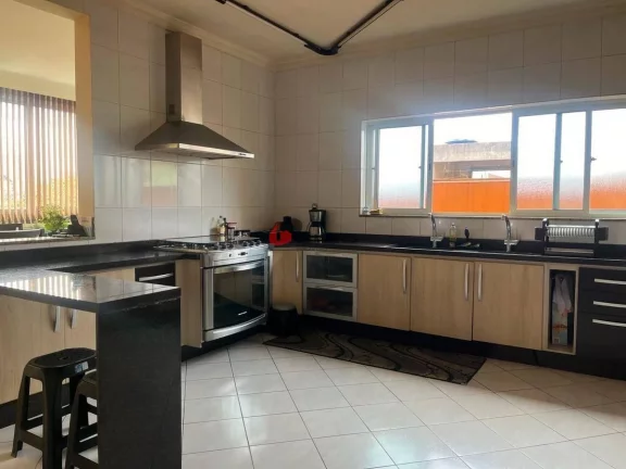 Imagem Incrível Sobrado à venda com 3 suítes e 5 vagas de garagem, Bairro Olímpico, São Caetano do Sul, SP