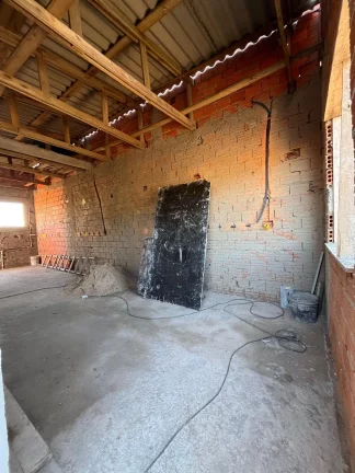 Imagem Casa à venda, com 2 quartos, 75m²