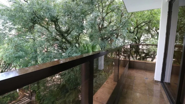 Imagem Apartamento 200M², 3Q, 3 Suítes, 5 Banheiros, 3 Vagas, Varanda, Piscina, Closet, Despensa, Dependência Completa de Serviço, Depósito, Armários.