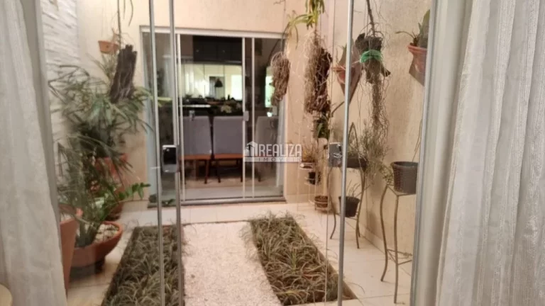 Imagem Casa à venda no bairro Dom Eduardo II, Uberaba: 3 dormitórios, piscina aquecida e móveis planejados!