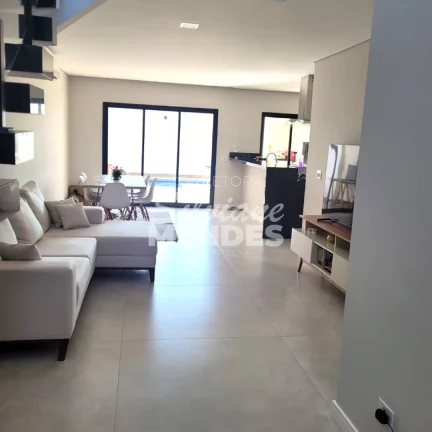 Imagem Lindo sobrado com 3 dorms (1 suíte) e piscina no condomínio Villágio Wanel