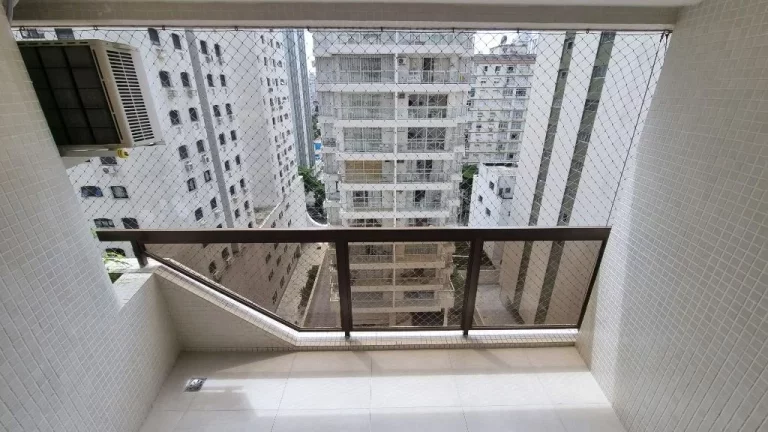 Imagem PITANGUEIRAS - NA SEGUNDA QUADRA DA PRAIA , TOTALMENTE REFORMADO, 02 VAGAS DE GARAGEM NO PRÉDIO, LAZER.
