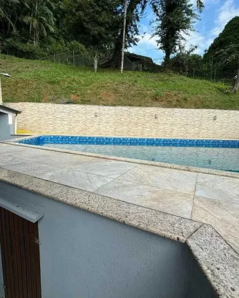 Imagem Casa com 3 dormitórios sendo 1 suíte com hidro e 2 vagas - Glória | Joinville/SC
