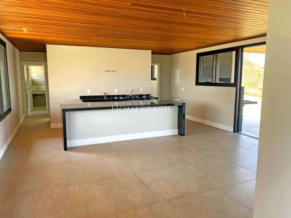 Imagem Casa de Alto Padrão à Venda no Condomínio Iporanga em Campos do Jordão | Vista Panorâmica e Heliponto