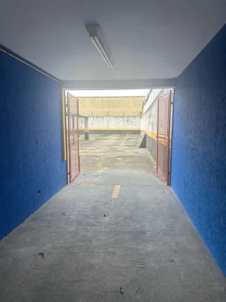 Imagem Terreno de 300m² localizado em Santo André, SP, ideal para projetos comerciais ou de investimento.
