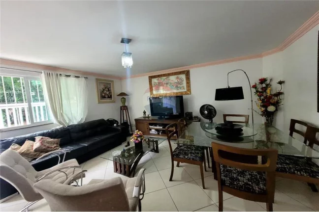 Imagem Casa com 3 quartos, 104 m² à venda em Vila Valqueire - Rio de Janeiro.