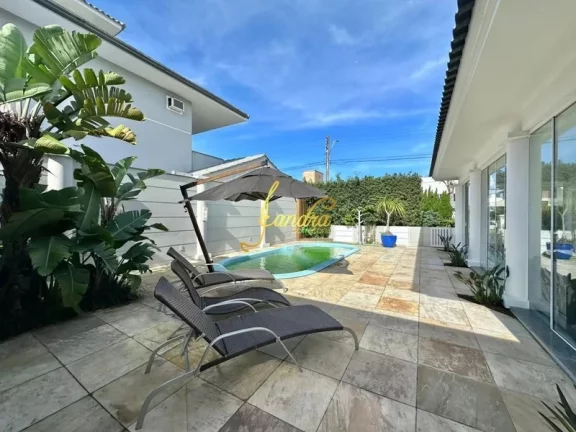 Imagem Excelente sobrado no condominio Lagos com Piscina e 04 suites